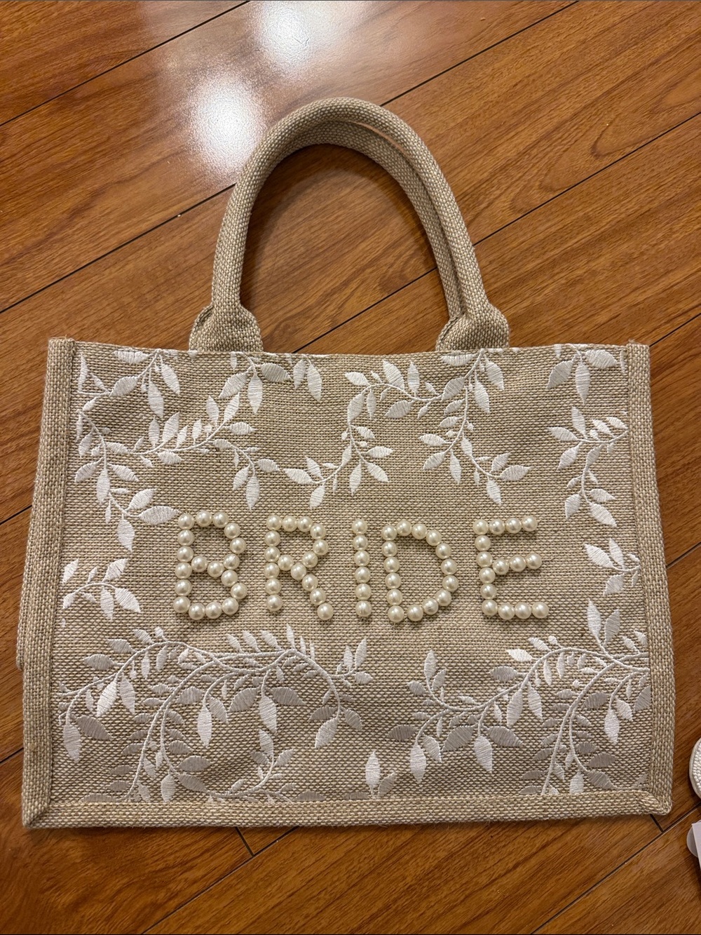 Bride Pearl Accent Natural Tote Bag with White Accessories - Picture 7 of 8